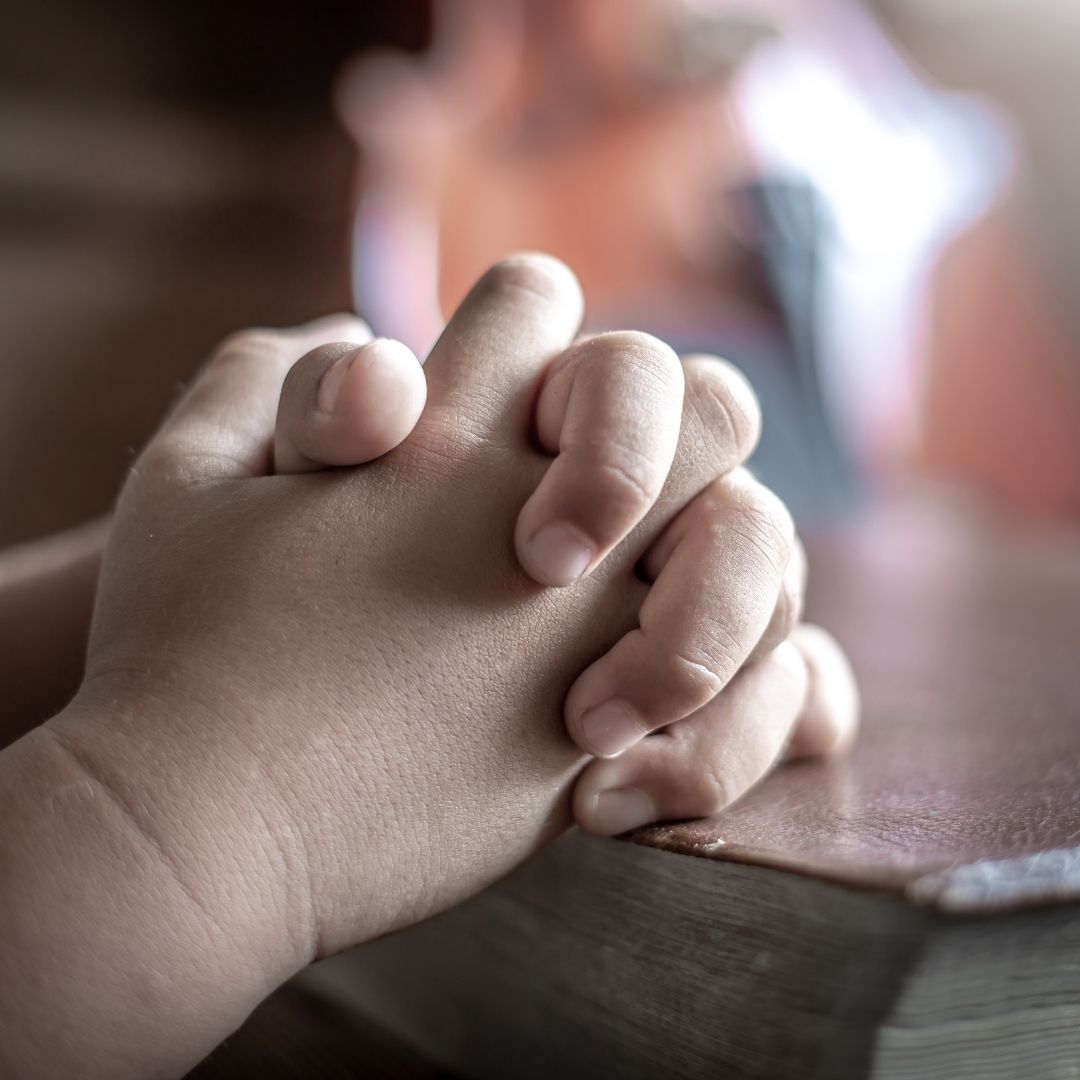 child's hands praying